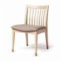 Chaise en bois clair avec coussin en tissu beige dimensions 45 x 45 x 80cm